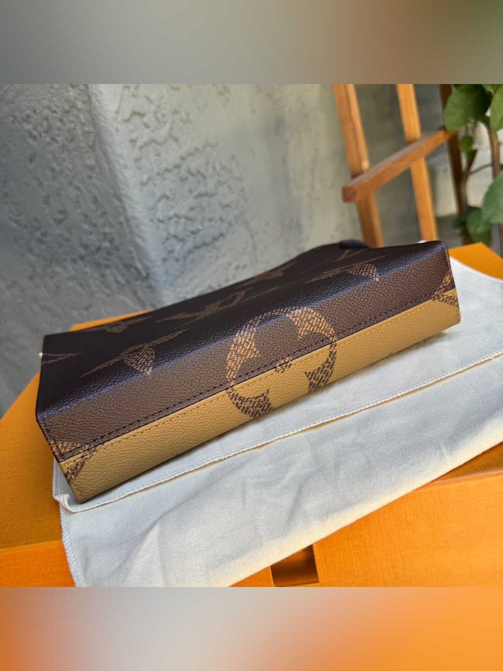 Louis Vuitton Reverse Monogram Toiletry Pouch 26 - Picture 10 of 15
